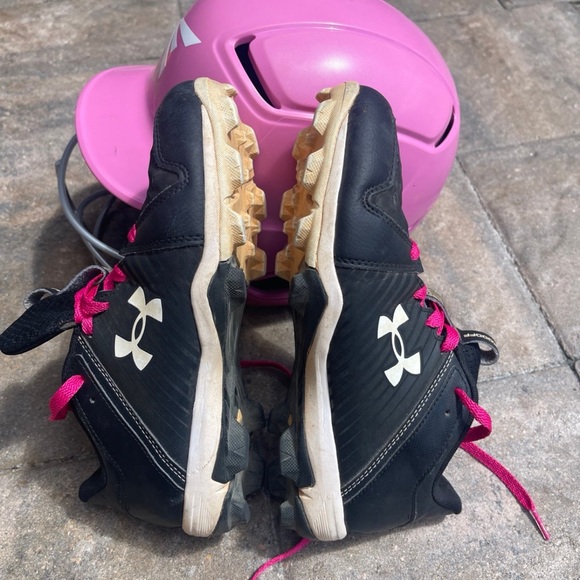 Under Armour Baseball/Softball Molded Cleats - Picture 9 of 10